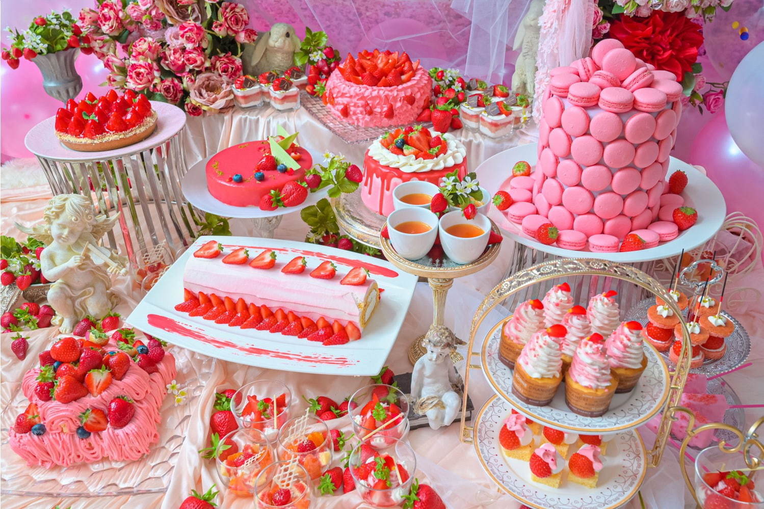 ピンク×アートの苺スイーツビュッフェが大阪で、“彫刻”ショートケーキやピンクモンブランなど｜写真1