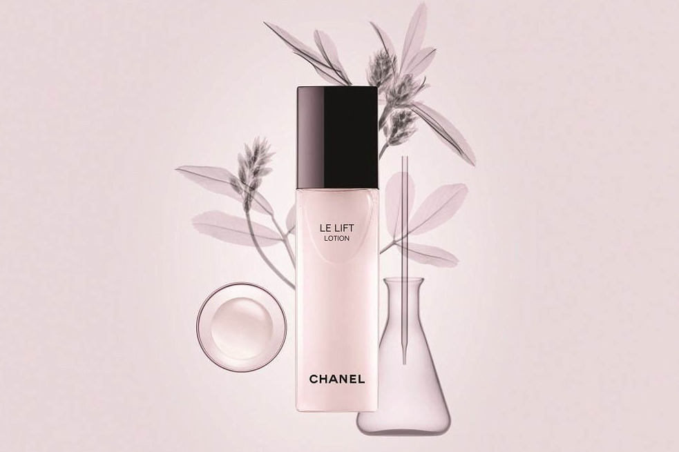 シャネル「ル リフト」シリーズの化粧水が進化、光に満ちた“ふっくら 