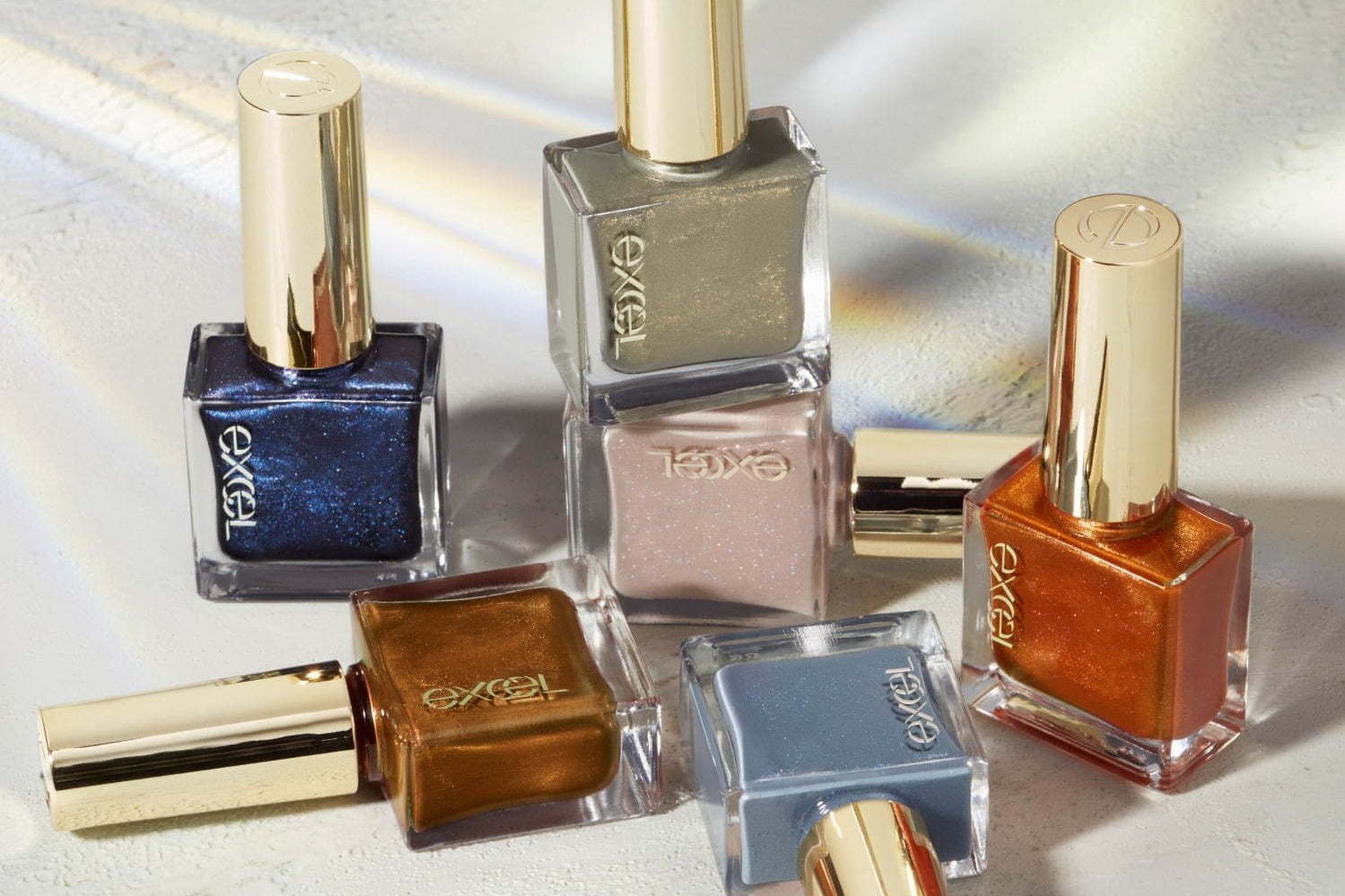 モスグリーン｜エクセル21年春コスメは「異国情緒」がテーマの限定ネイル、虹色パール入りグレーやモスグリーン