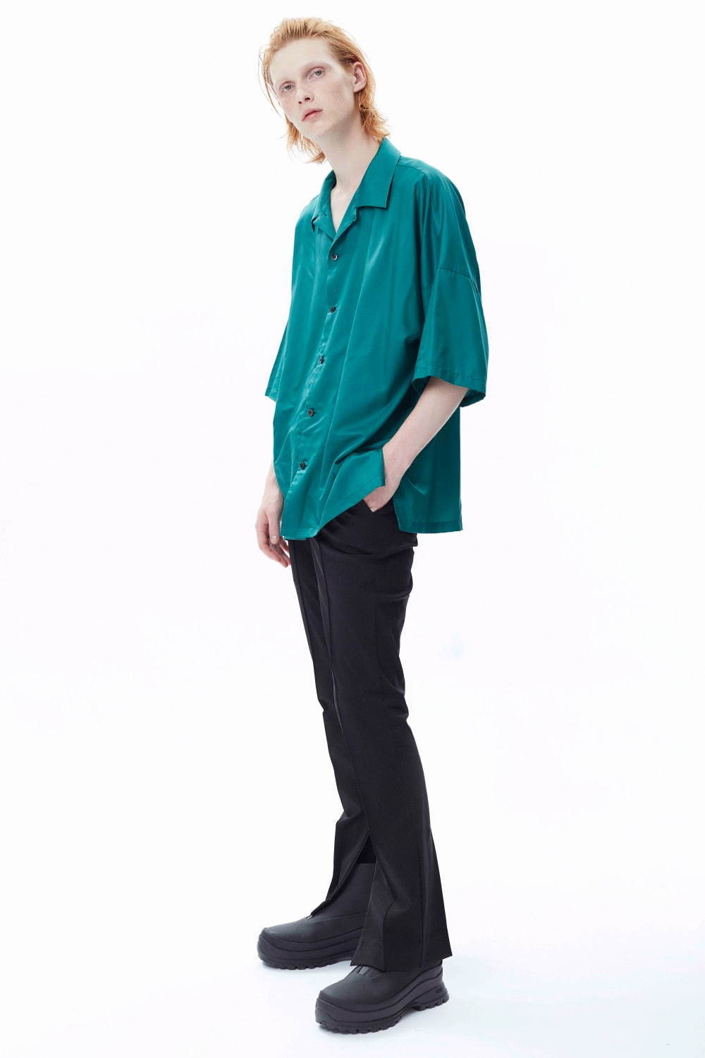 写真9 42 メンズ 緑のシャツ ショート丈 を使ったコーディネート着用 コレクションルックギャラリー ファッションプレス