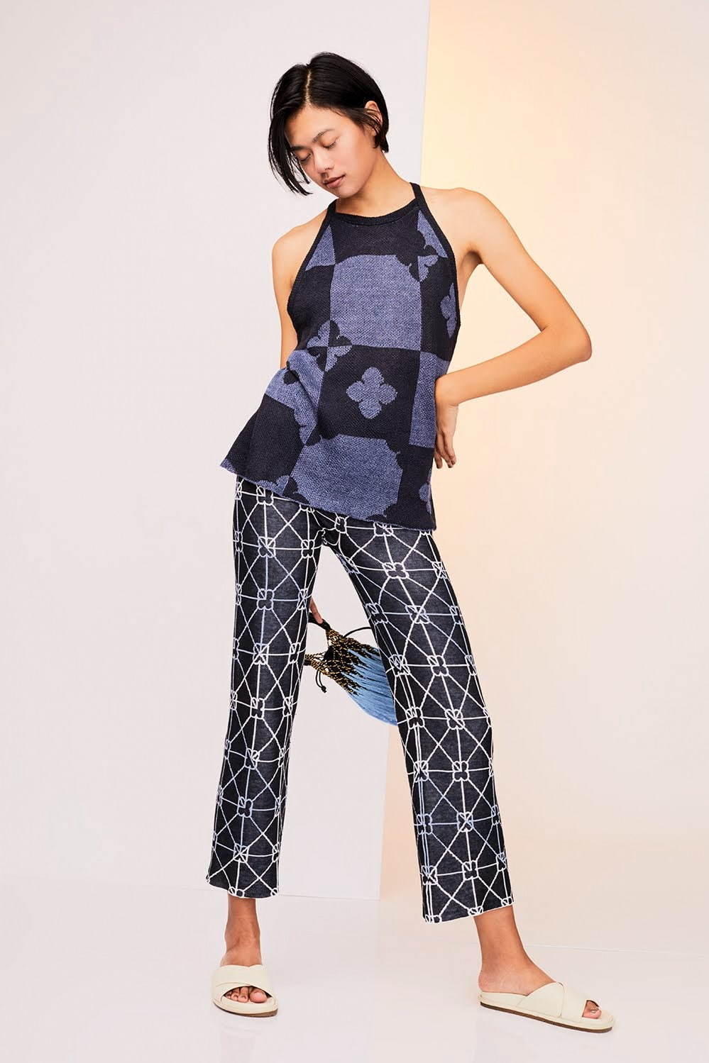“チャイナ服”着想のヤンヤン新作、“香港のおばあちゃん”のルームウェアが着想のニットアイテム｜写真79