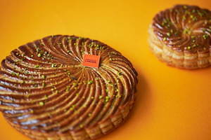 アルノー・ラエールの“王様のケーキ”「ガレット・デ・ロワ」ピスタチオやアーモンドの仏伝統スイーツ