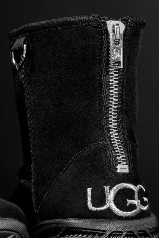 12月12日発売 UGG X MASTERMIND WORLD クラシックブーツ