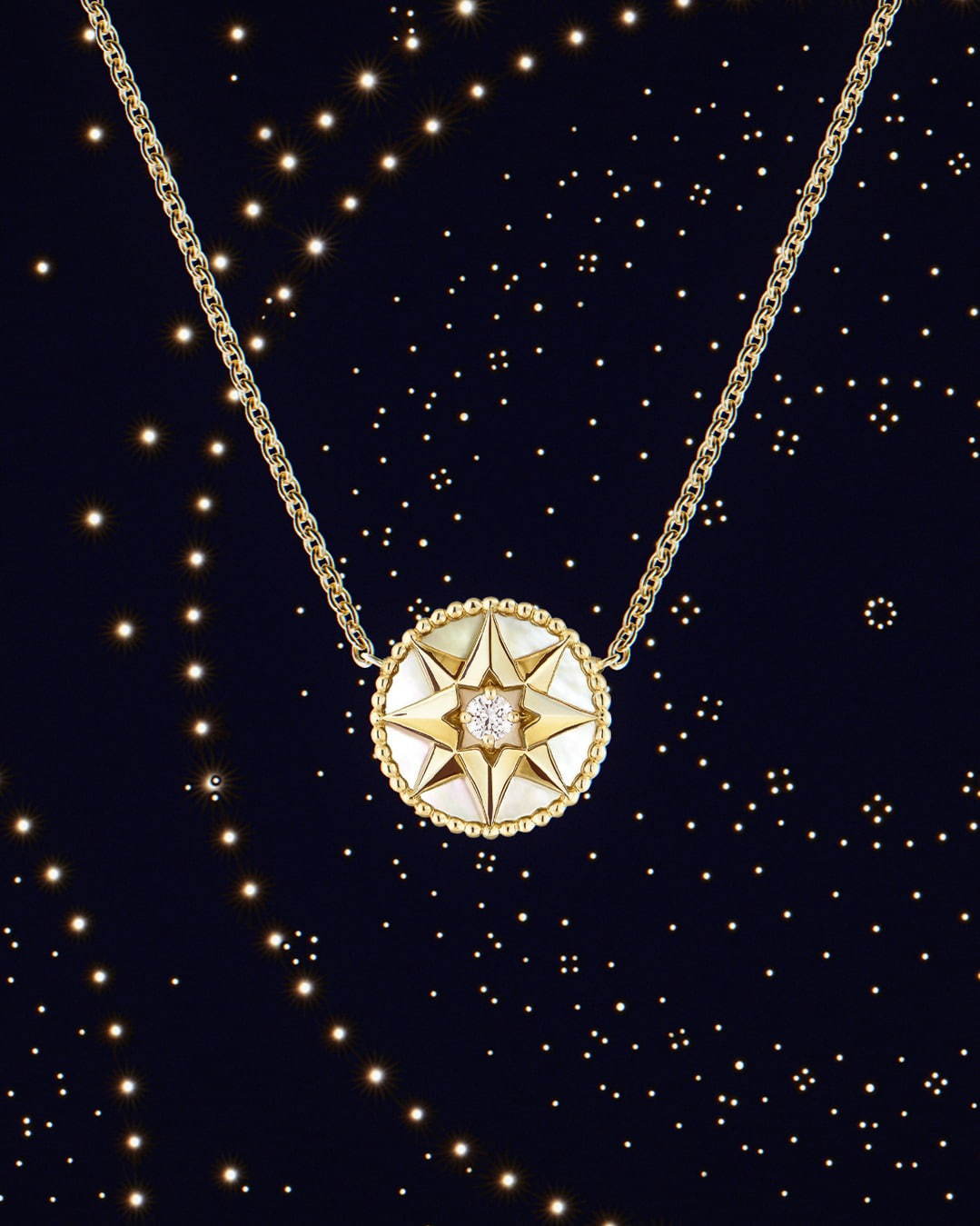 ディオールのクリスマス、“星＆バラ”モチーフのお守りジュエリーやマザーオブパールの腕時計｜写真21
