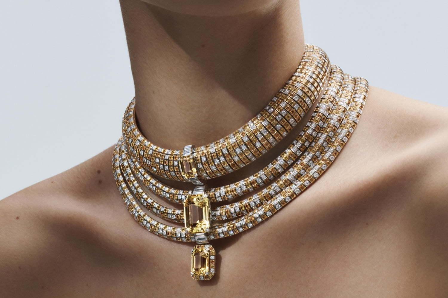 ルイ・ヴィトンの新作ハイジュエリー「ステラー タイムズ」カラーストーンで“宇宙”を表現