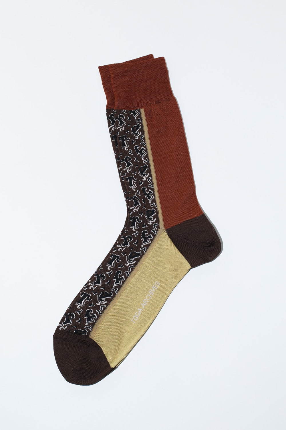 トーガ×タビオの靴下 - “東賀”の文字デザインやシアー素材ソックス、メンズ＆ウィメンズで｜写真10
