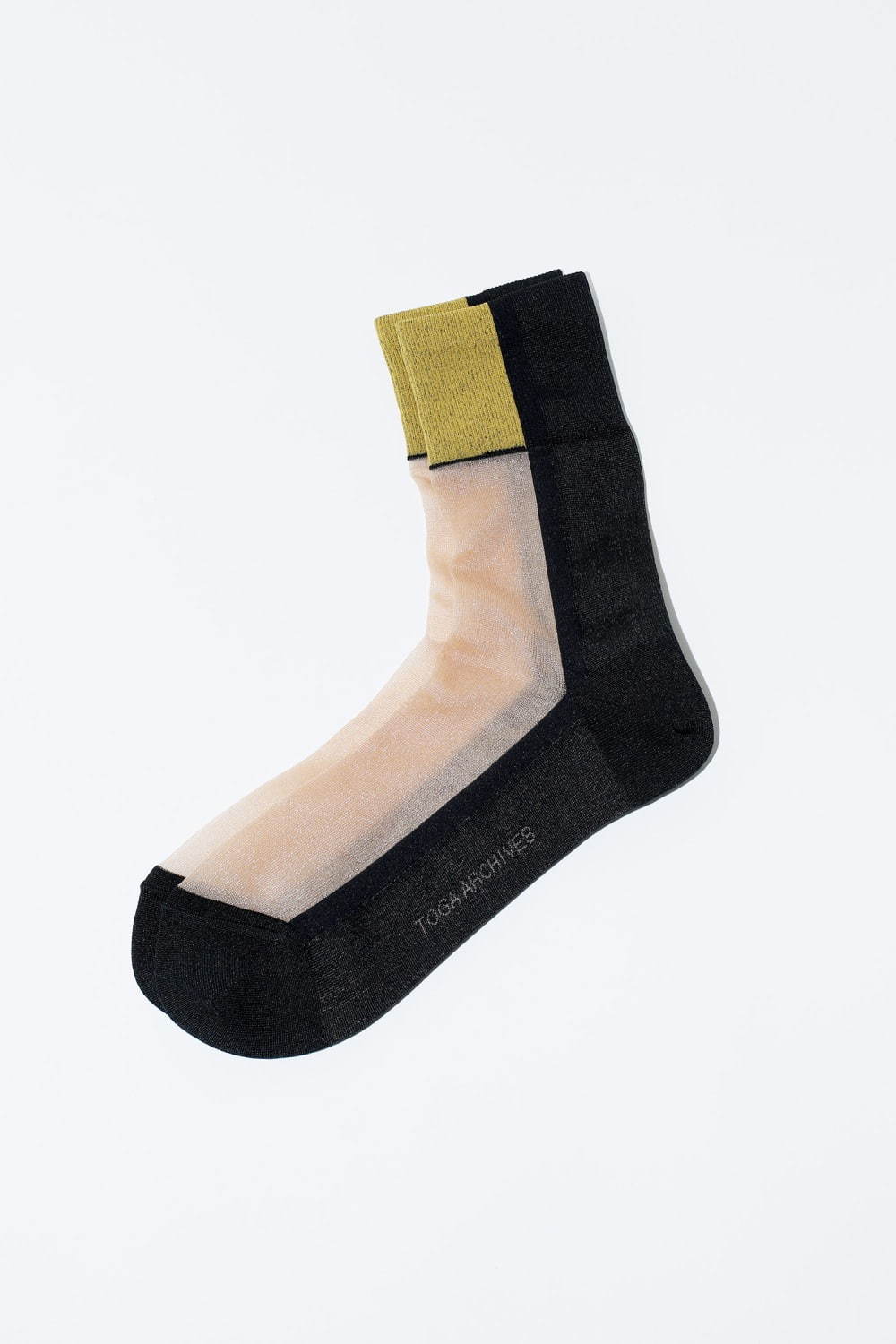トーガ×タビオの靴下 - “東賀”の文字デザインやシアー素材ソックス、メンズ＆ウィメンズで｜写真1