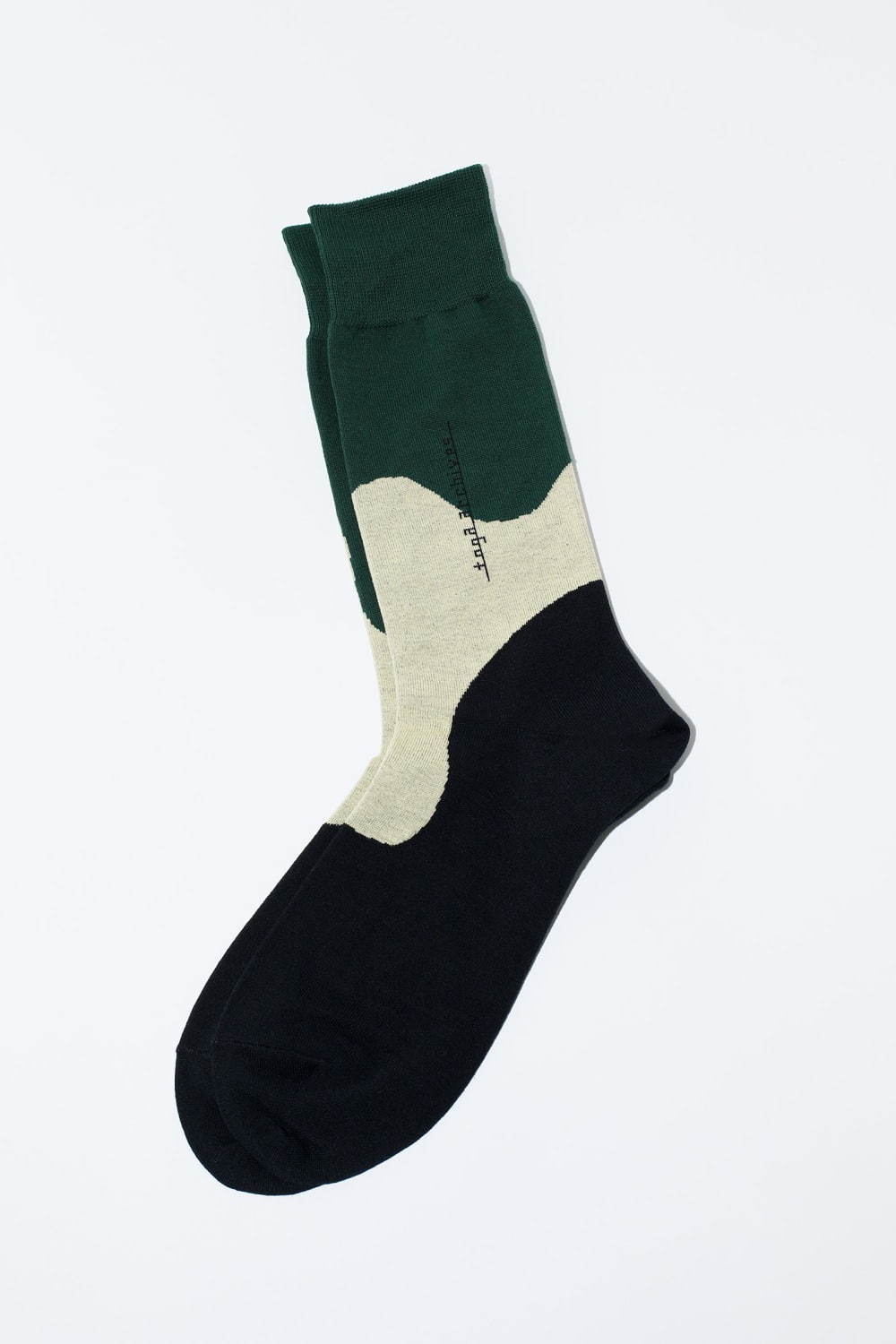 トーガ×タビオの靴下 - “東賀”の文字デザインやシアー素材ソックス、メンズ＆ウィメンズで｜写真6