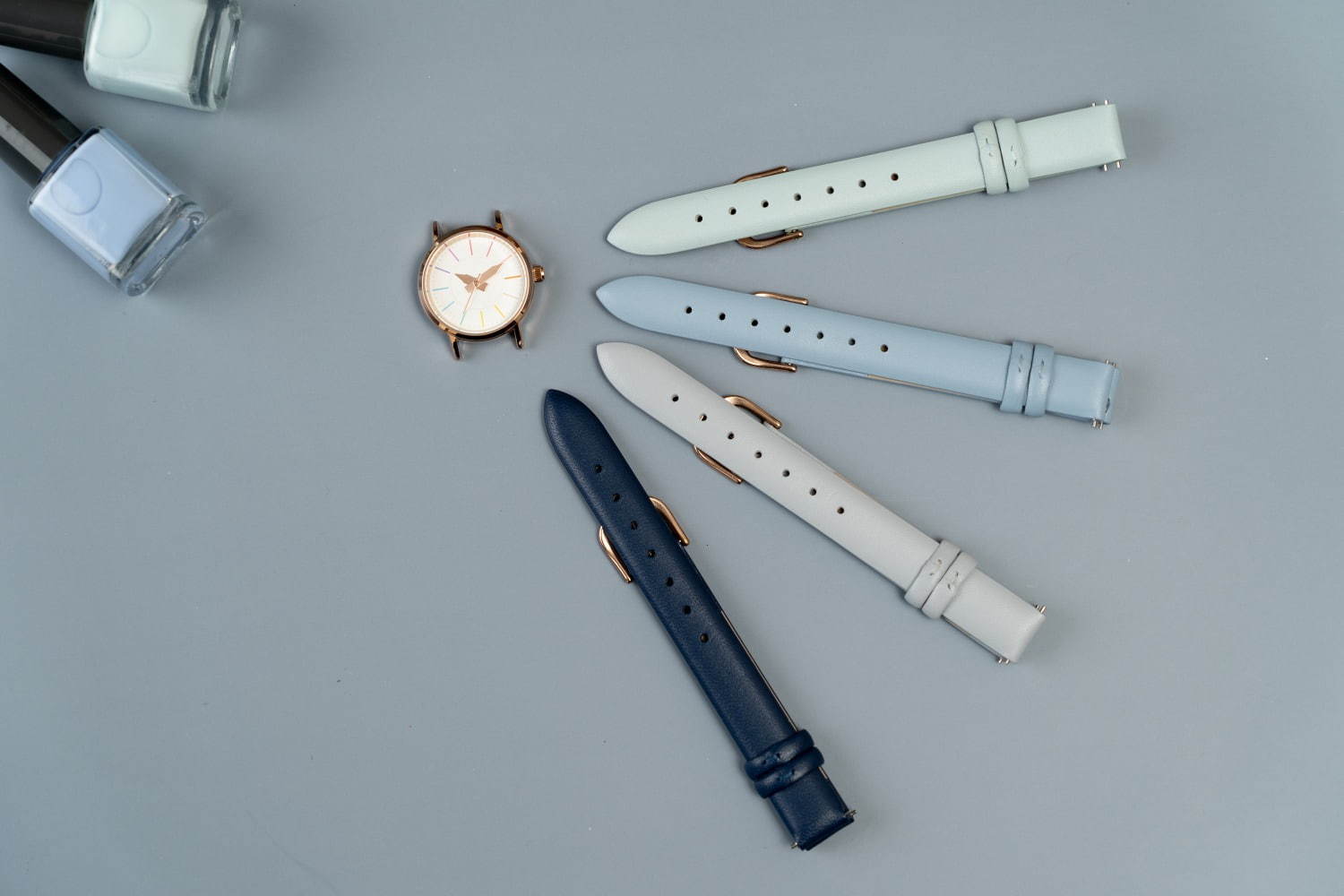 サクラクレパスのコラボ腕時計「クーピー柄ウォッチ」“着せ替え可能な”本革ベルト4本セット｜写真3