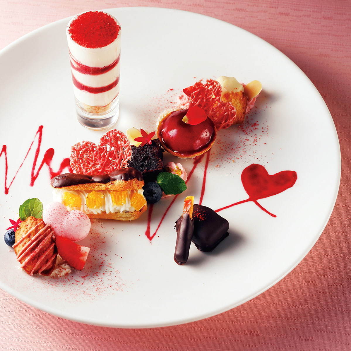 京都ホテルオークラのバレンタイン、バラ風味のハート型チョコやクマモチーフのクッキーなど｜写真5