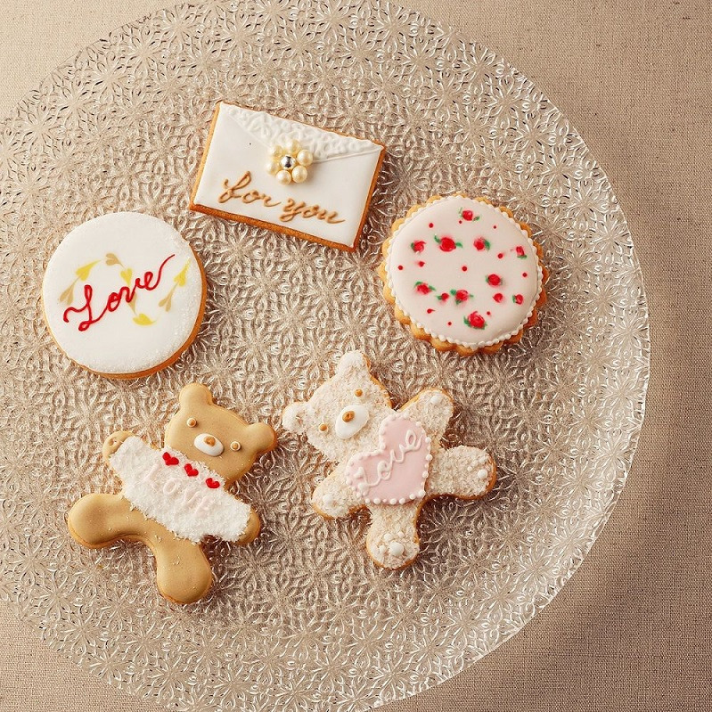 京都ホテルオークラのバレンタイン、バラ風味のハート型チョコやクマモチーフのクッキーなど｜写真6