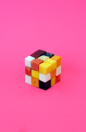 ベルリンのアーティスト サラ・イレンベルガー、渋谷で日本初の展覧会果物や野菜でユーモラスな作品 ファッションプレス