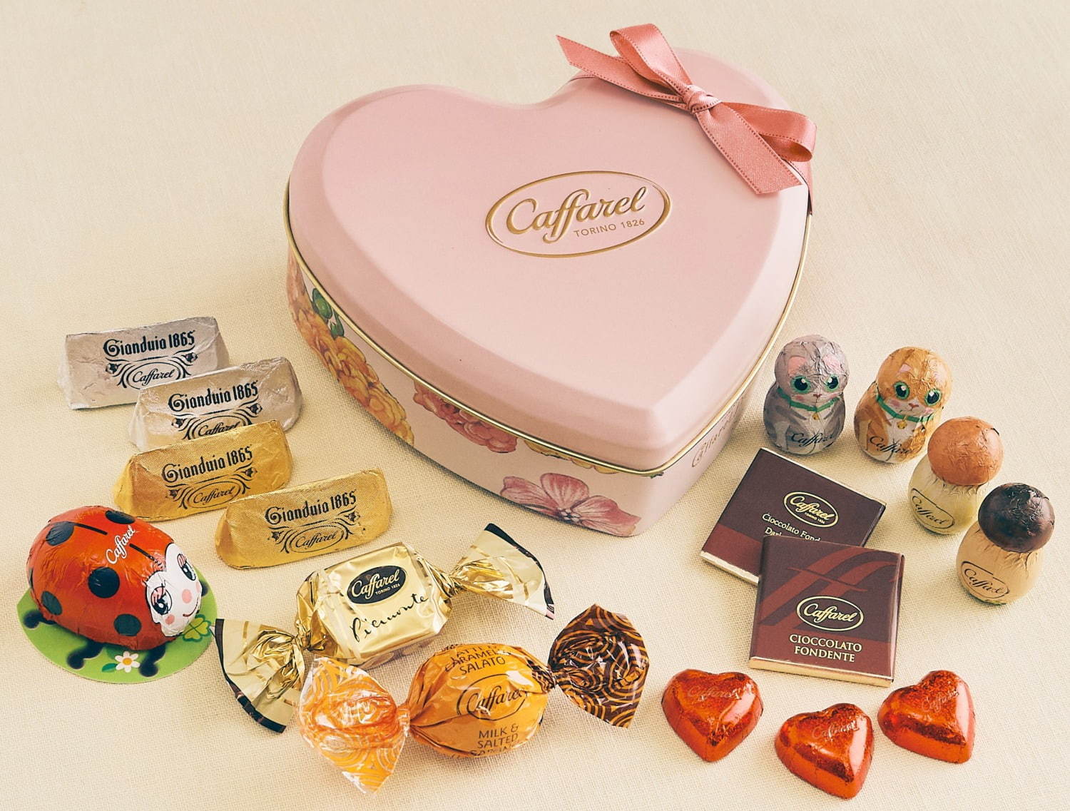カファレルのバレンタインチョコ、花とリボンを配したバスケット缶に“猫”チョコやジャンドゥーヤ｜写真2