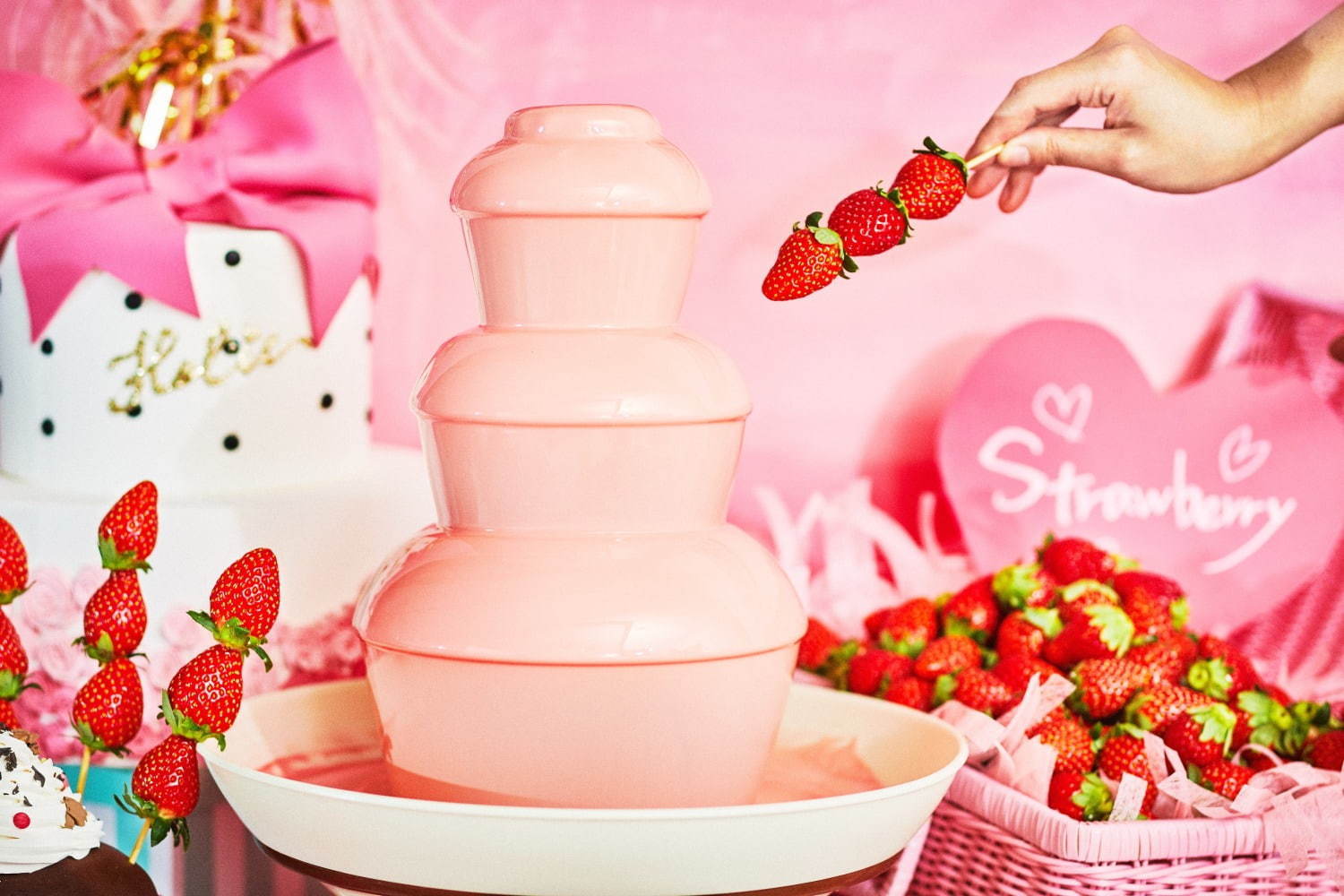 「恋するいちごのデザートブッフェ」浦安で、ハートの苺ショートケーキやピンクのチョコファウンテン｜写真4