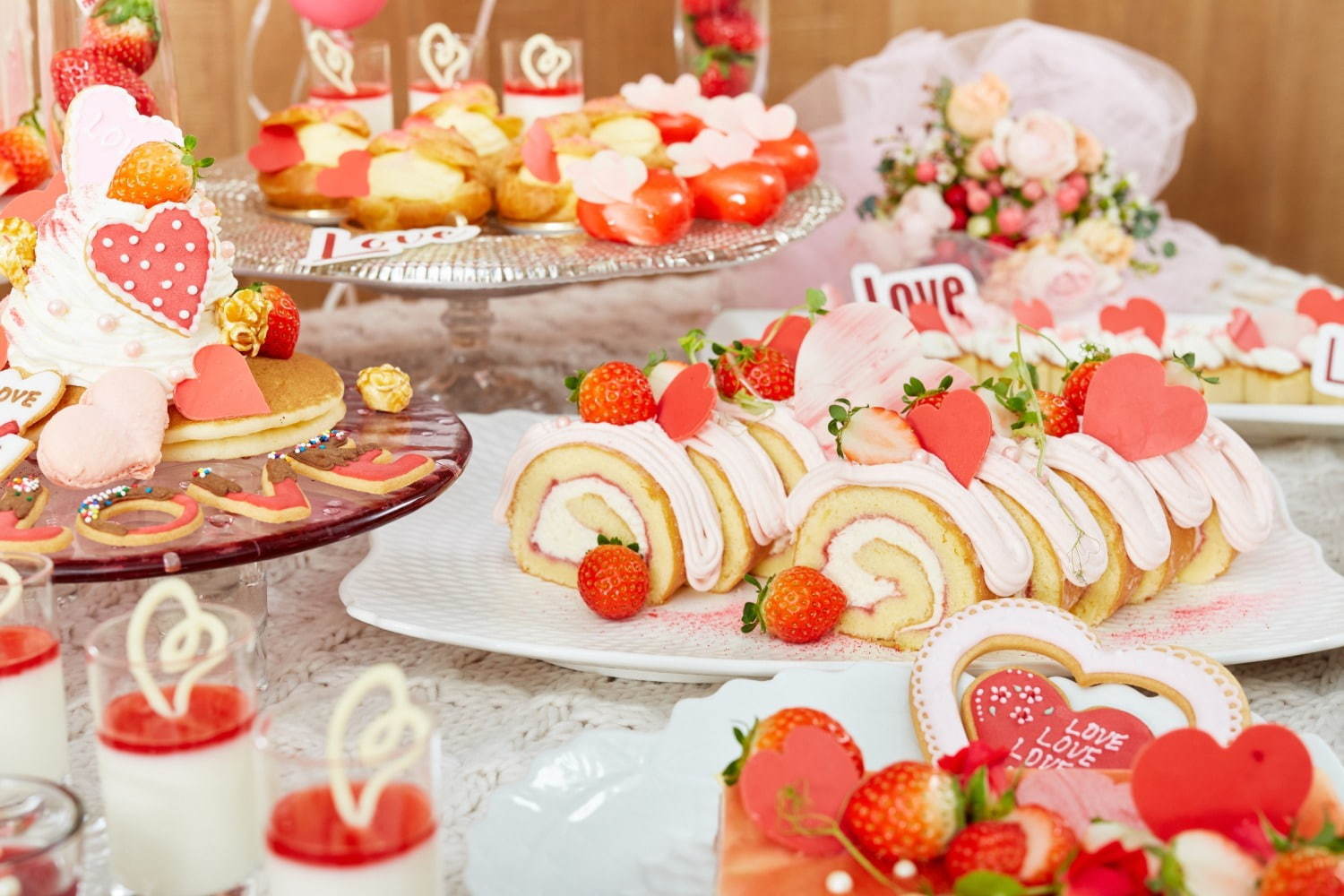 「恋するいちごのデザートブッフェ」浦安で、ハートの苺ショートケーキやピンクのチョコファウンテン｜写真2