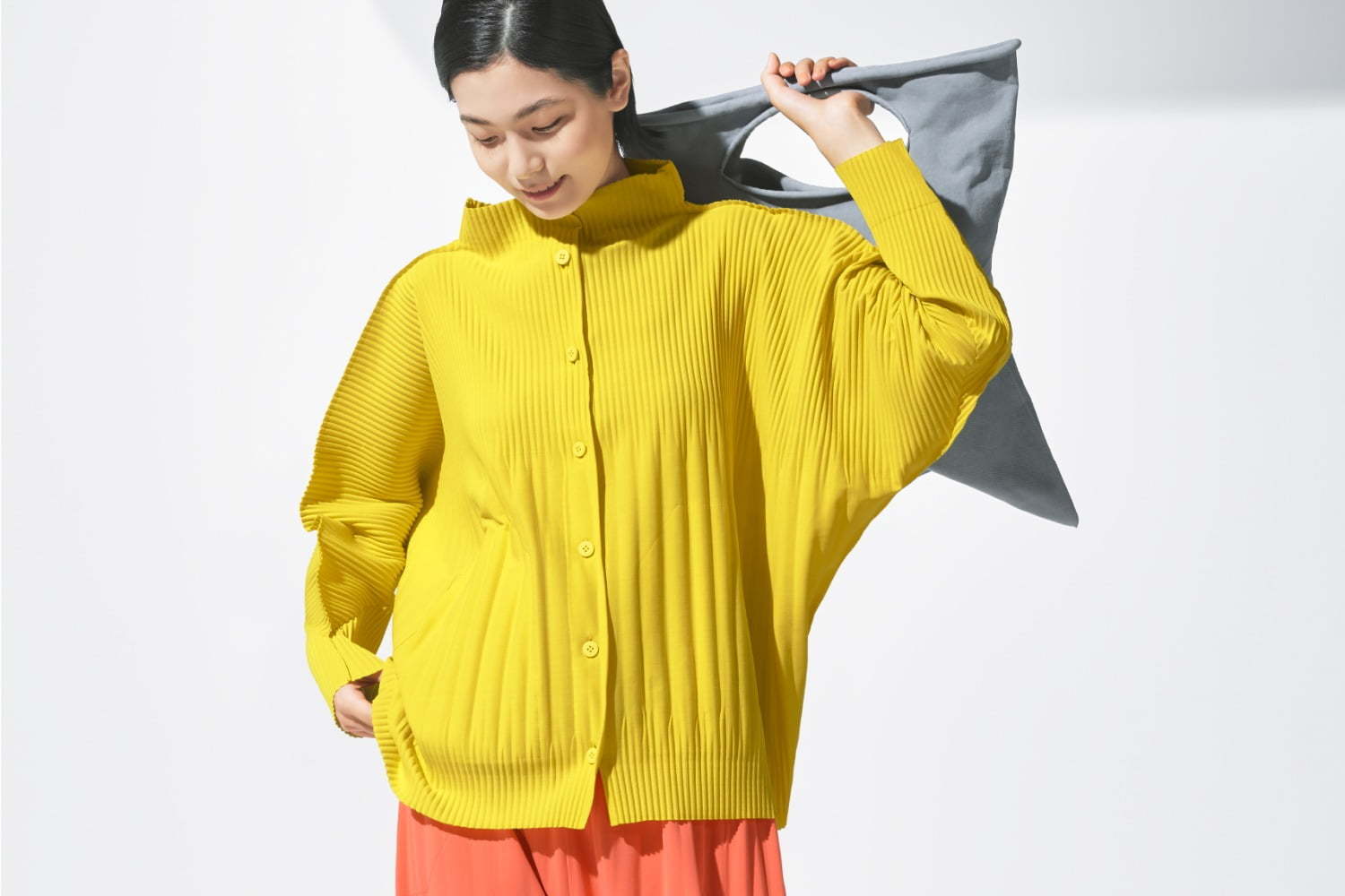 ミー イッセイ ミヤケ(me ISSEY MIYAKE)を着ているストリートスナップ - ファッションプレス