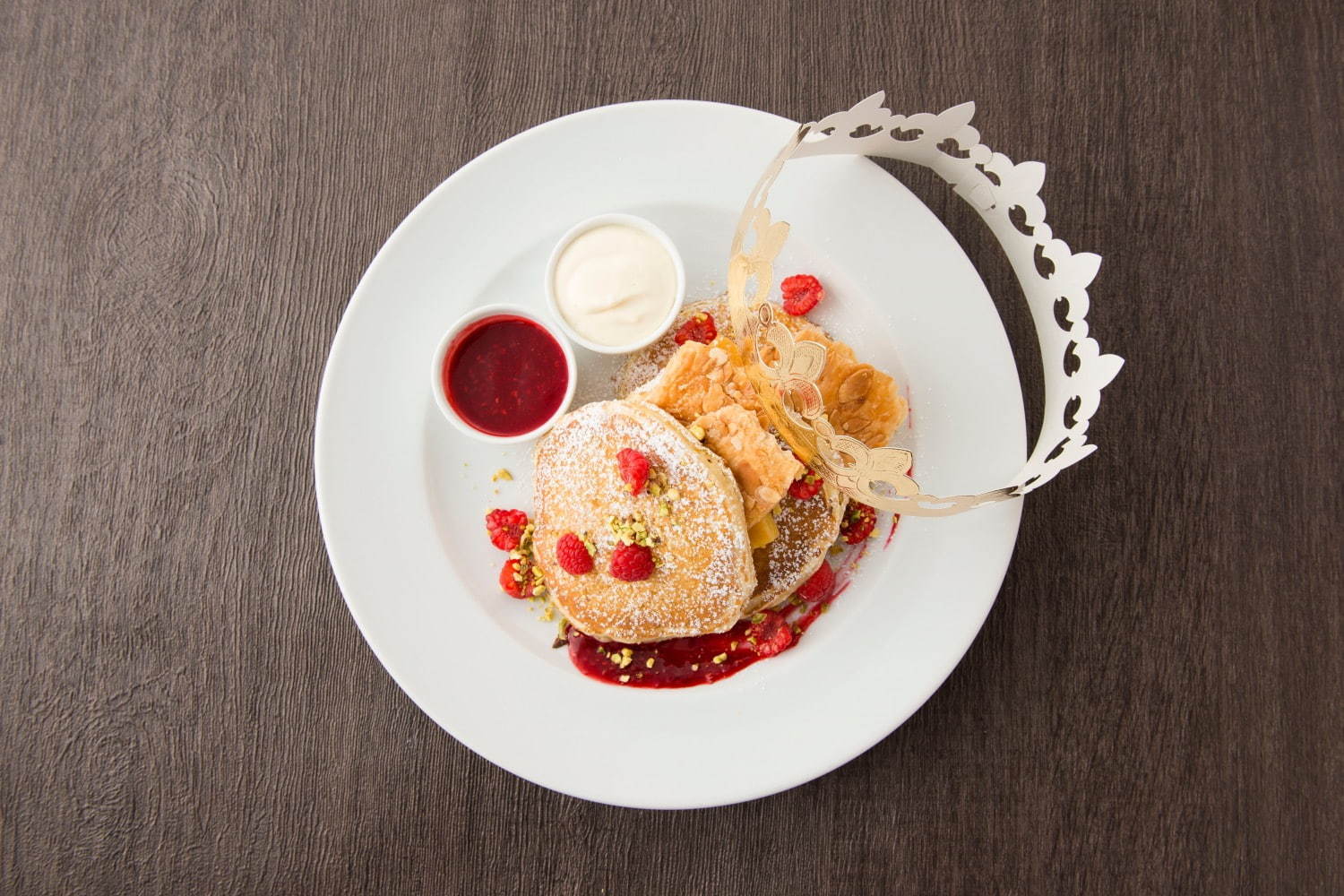 サラベスから ガレット デ ロワ風 パンケーキ アーモンドクリーム さくさくパイ生地をサンド ファッションプレス サラベスから ガレット デ ロワ風 パンケーキ アーモンドクリーム さくさくパイ生地をサンド ファッションプレス