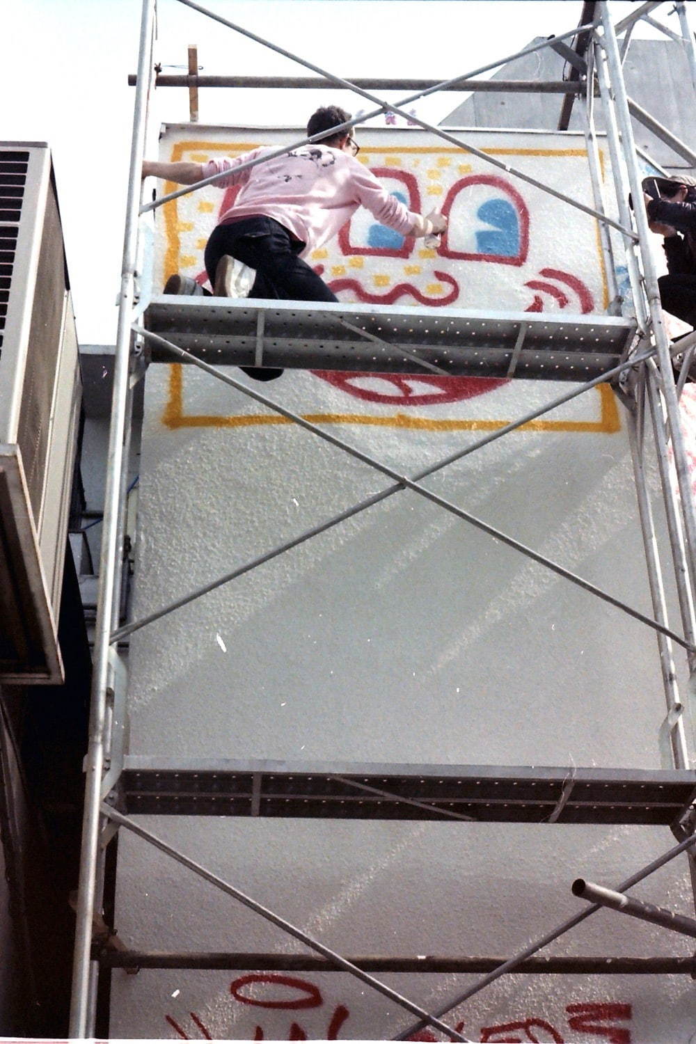キース・ヘリング《壁画》(部分) 1983 年