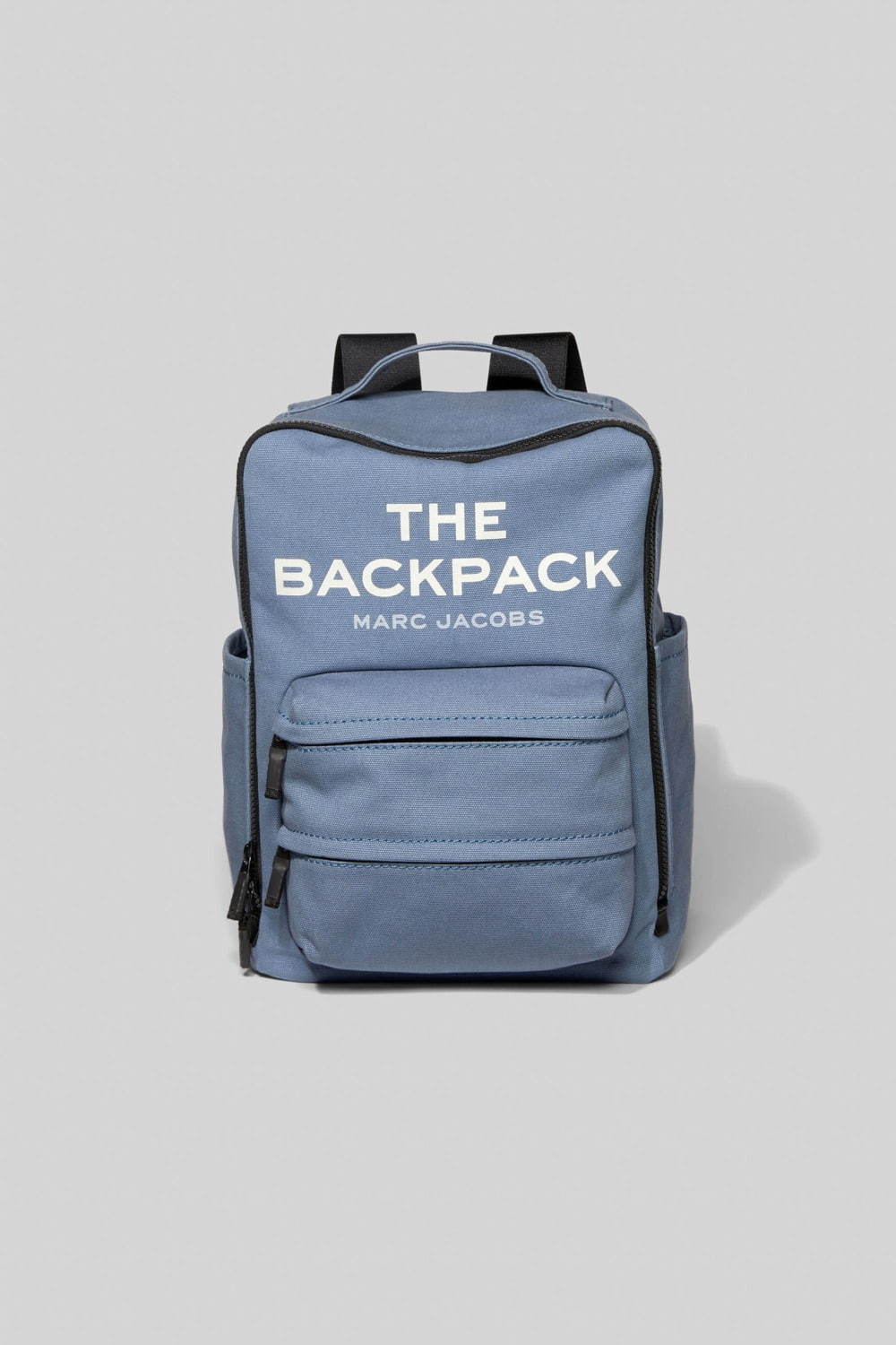 マーク ジェイコブス新作バッグパック「ザ バックパック」大きめロゴ