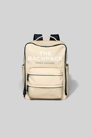 マーク ジェイコブス新作バッグパック「ザ バックパック」大きめロゴ
