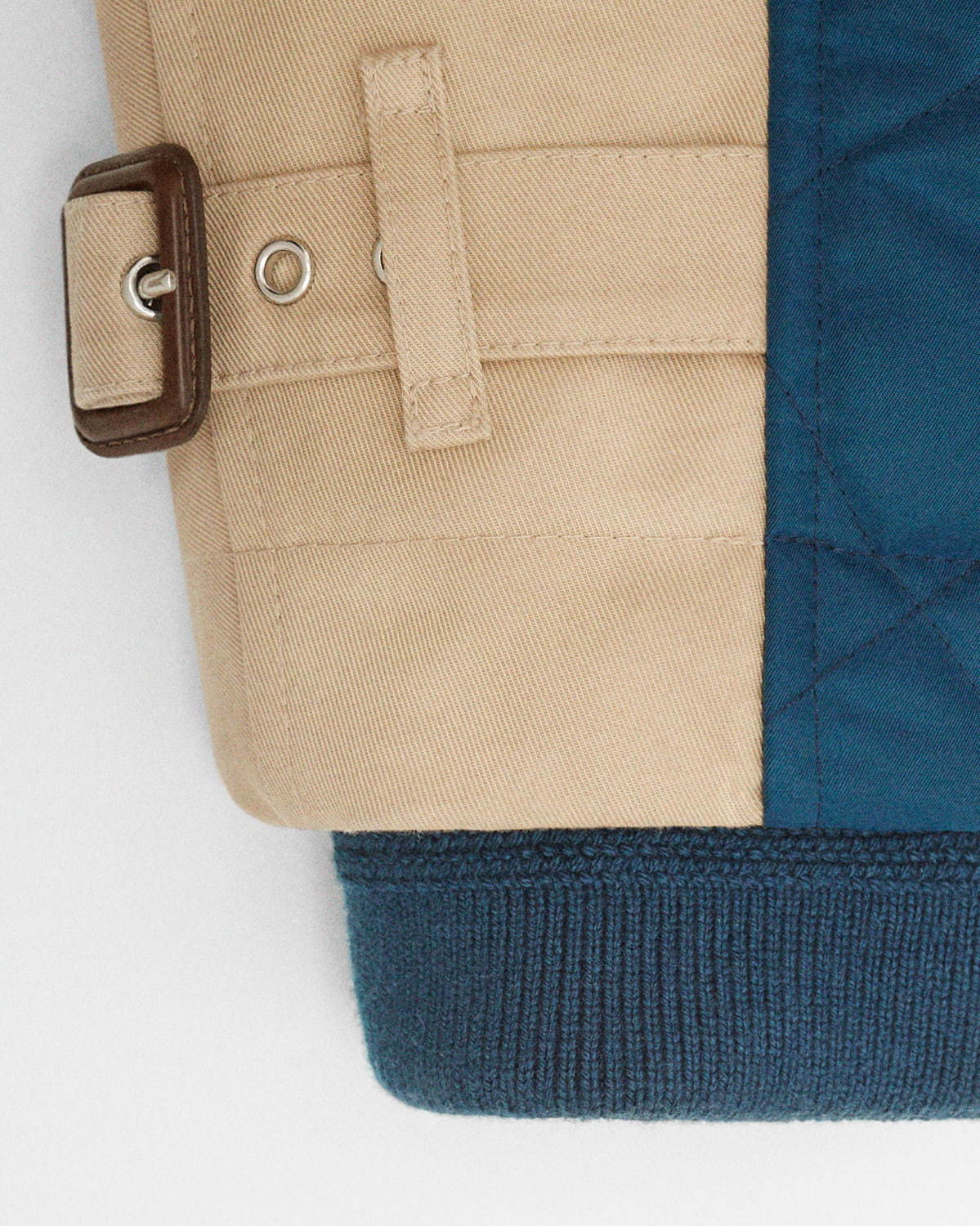 近年モデル　バーバリー　トレンチ　キルティング　ベルト　チェック バーバリー「トレンチコート×キルティング」のドッキング