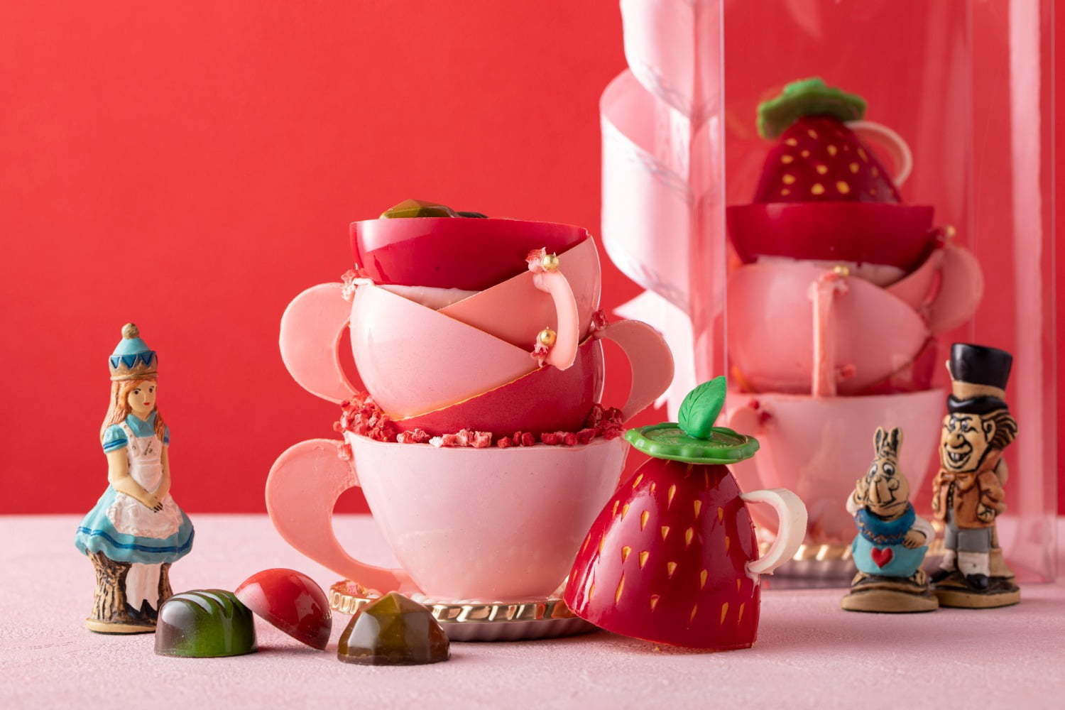 不思議の国のアリス｜ヒルトン東京、“不思議の国のアリス×苺”モチーフのティーカップ＆チョコレートセット