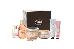 六本木ヒルズの新春セール"最大70%オフ"で50店舗以上参加、コスメやスイーツの福袋も