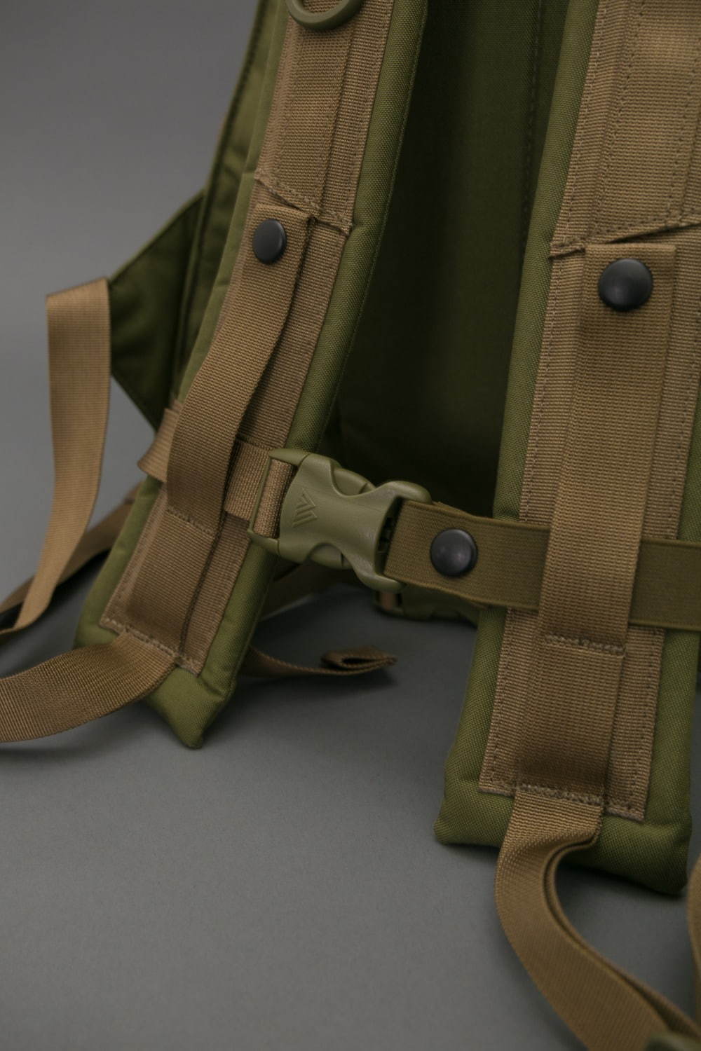 ネクサスセブン×グレゴリー、米軍“アリスパック”着想のミリタリーバッグをアーバンリサーチ限定で｜写真8