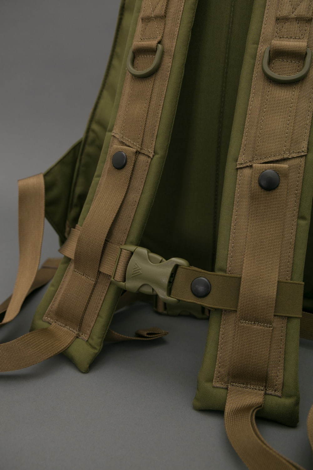 ネクサスセブン×グレゴリー、米軍“アリスパック”着想のミリタリーバッグをアーバンリサーチ限定で｜写真11