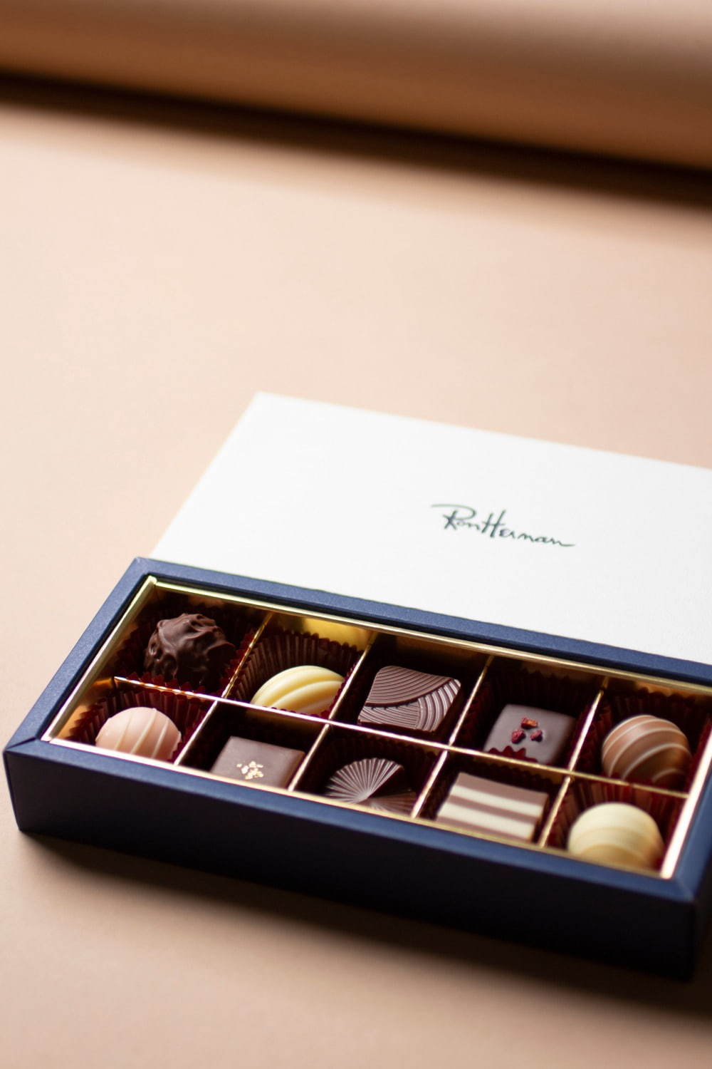 ロンハーマン カフェのバレンタイン、苺＆柚子トリュフやプラリネを詰めた2つのボックス｜写真2