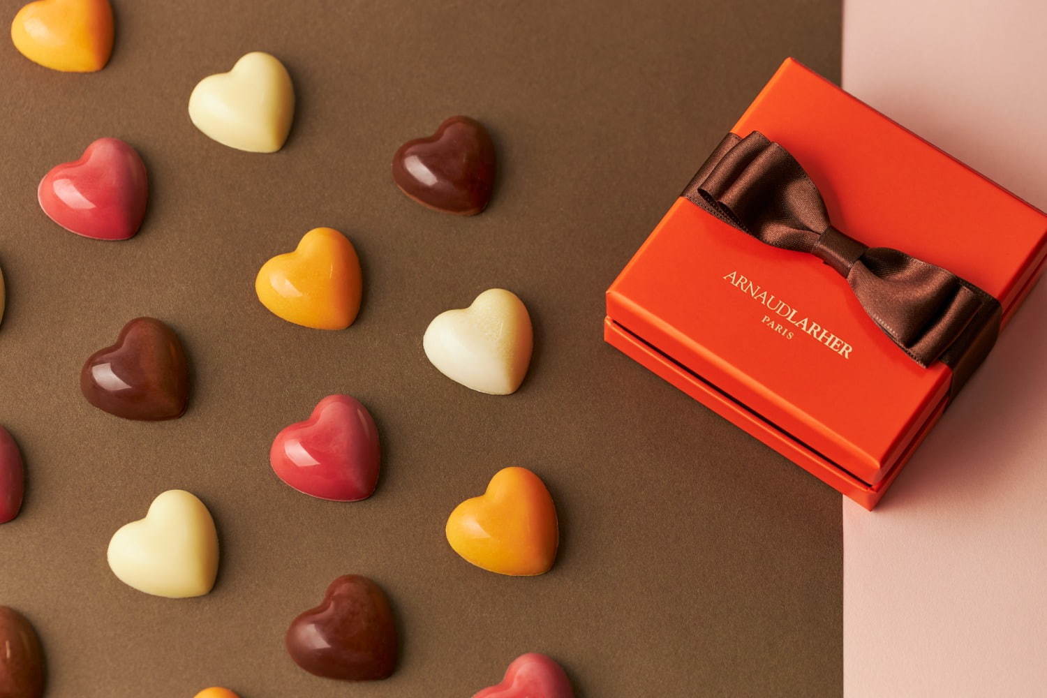 アルノー・ラエール2021年バレンタイン、カラフル“ハート”のキャラメルやマロン味チョコレート｜写真2