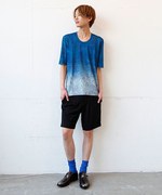 ミッドウエスト×ダイエットブッチャースリムスキン 別注グラデーションTシャツ登場｜写真3