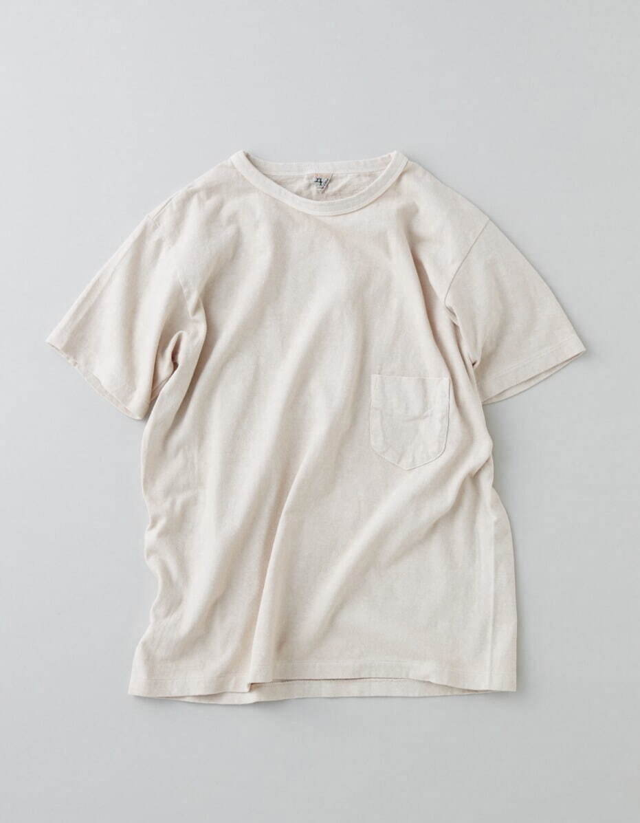 「レディース白Tシャツ特集2021夏」夏コーデにおすすめ！半袖の＜無地・キャラ入り・ワンポイント＞ | 写真