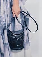 【予算別】人気ブランド「レディース黒バッグ特集」“おしゃれで万能”ショルダー＆トートバッグなど｜写真14