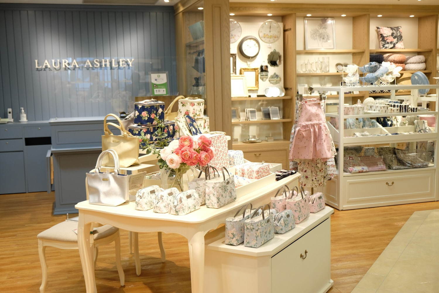 ローラ アシュレイが直営店を日本再出店、東京・札幌など7つの百貨店にオープン ファッションプレス