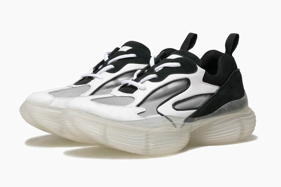 グラウンズ新作“立体ソール”スニーカー - “夜のハイウェイ”から着想したカラーリングで