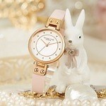 ヴィクトリア・ハイド ロンドン“シャーロット王女”イメージの新ウォッチ、柔らかに光る白蝶貝で｜写真5