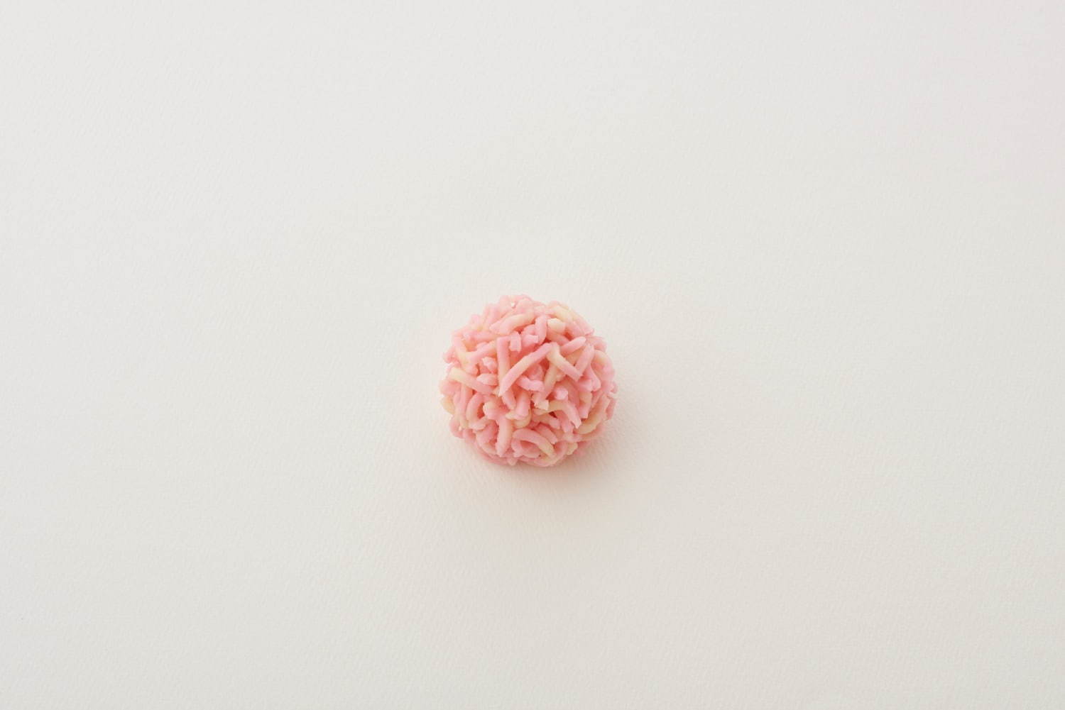 とらや春の和菓子"いちご＆こし餡"の小形羊羹や桜の花型が浮かぶ羊羹、桜モチーフの生菓子も｜写真11