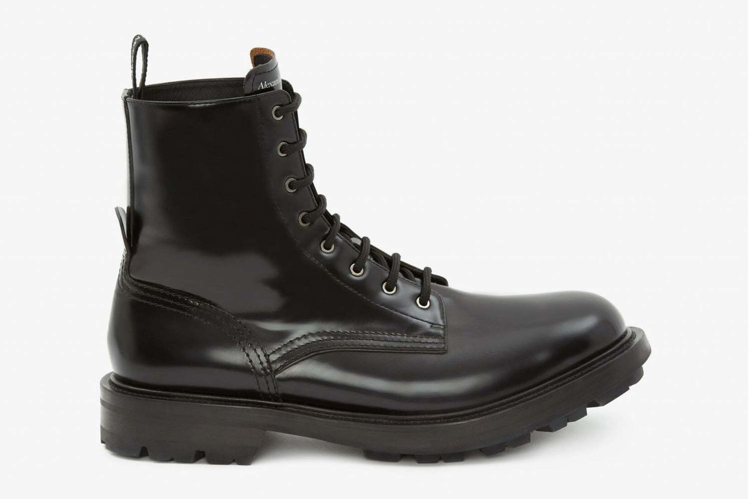 アレキサンダー・マックイーンの新作メンズ「ワーカーブーツ」オールブラックのコンバットブーツ