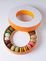 ピエール・エルメ・パリ(PIERRE HERMÉ PARIS) マカロンデー｜写真1