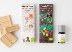 People Tree オーガニック ヘーゼルミルク＆フェアトレードチョコレート オーガニック ペルー75 各350円
Drエバーハルト カモミール・イン・ホホバ・オイル 2,500円