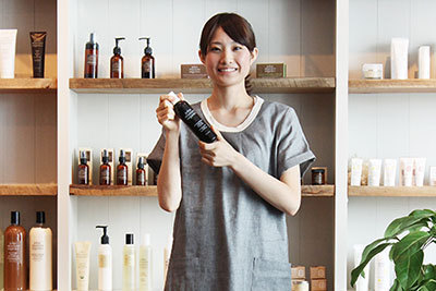 Sea New Yorkが「ジョンマスターオーガニック・エルバビーバショップ」のユニフォームをデザイン