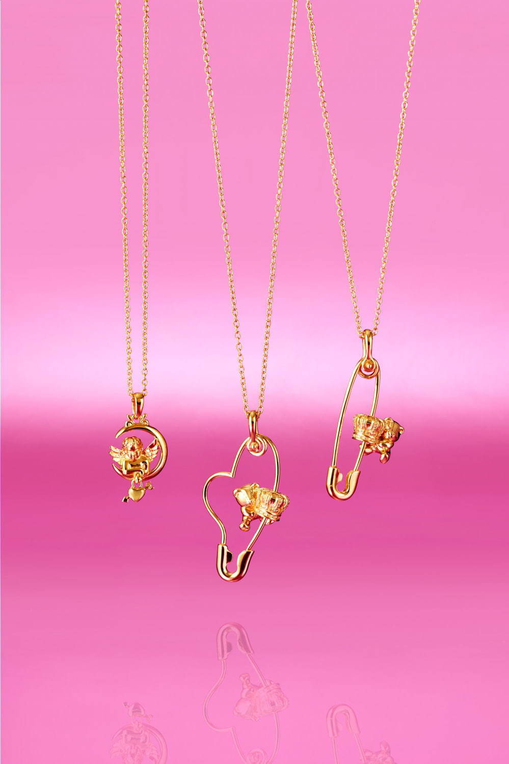 左から)NEW PLEASURE / HEART Necklace 34,000円＋税
NEW PLEASURE Necklace 34,000円＋税
MOON LIGHT BABY Necklace 26,000円＋税