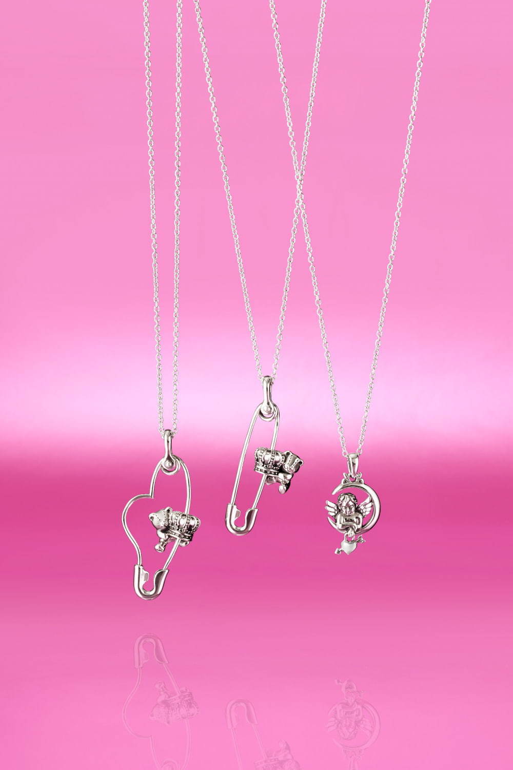 左から)MOON LIGHT BABY Necklace 26,000円＋税
NEW PLEASURE / HEART Necklace 34,000円＋税
NEW PLEASURE Necklace 34,000円＋税