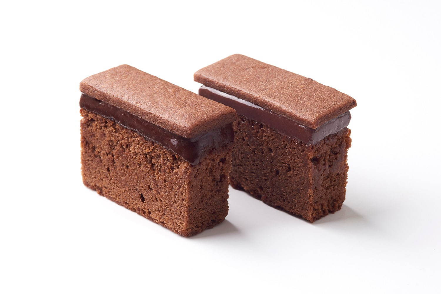 ショコラフィルのバレンタイン限定スイーツ、3つのチョコレート菓子を重ねた濃厚チョコケーキ｜写真3