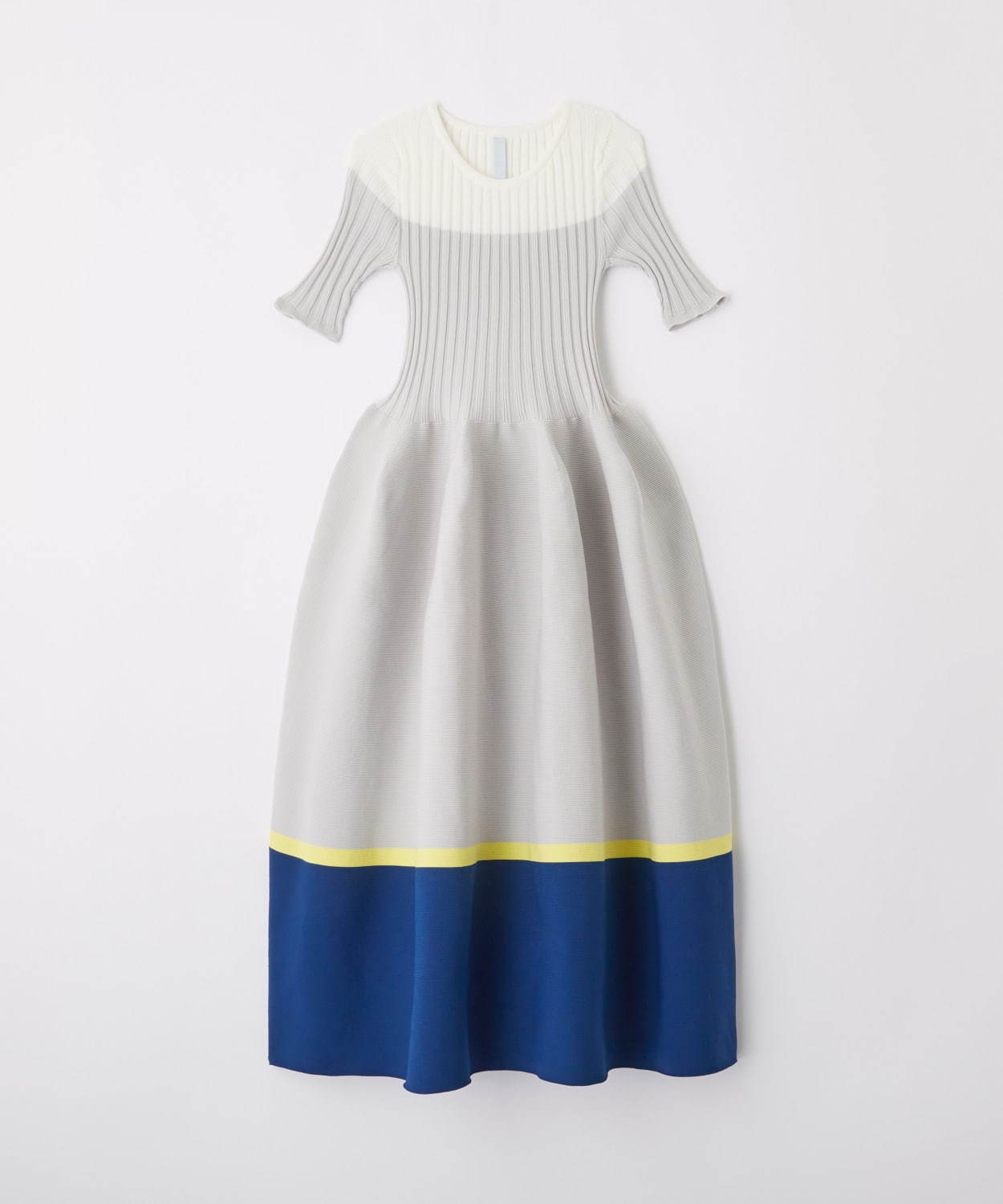 伊勢丹新宿店 本館限定アイテム
POTTERY DRESS ライトグレーマルチ 59,000円＋税