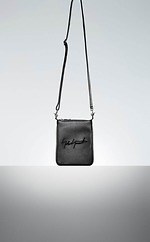 おすすめ「メンズミニショルダーバッグ」人気ブランドの“小さめ”革製＆ナイロンショルダー｜写真3