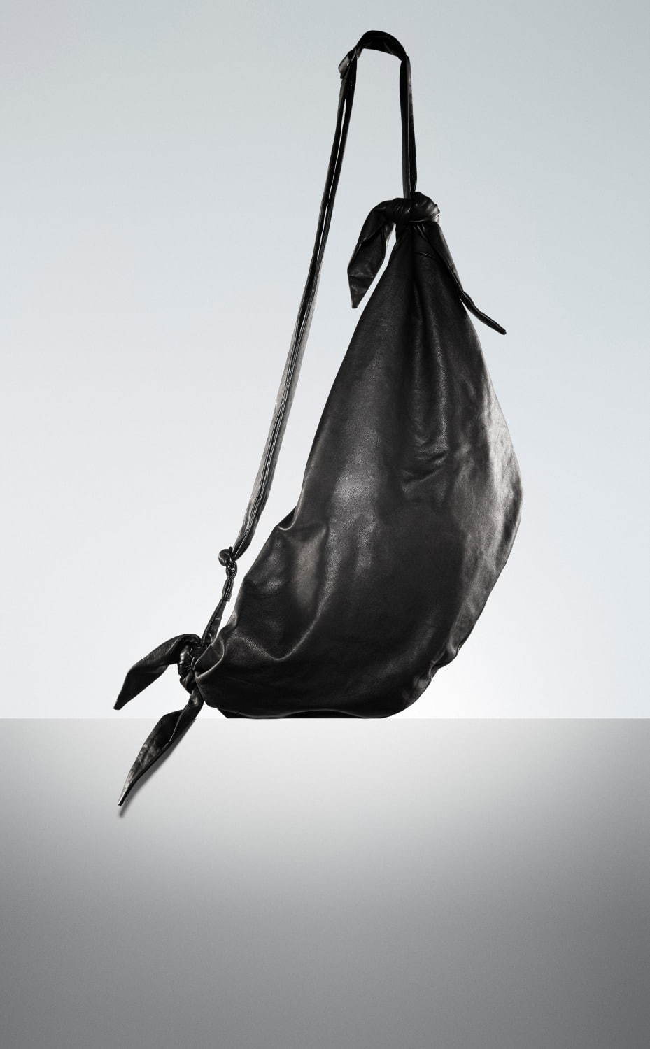 ディスコード ヨウジヤマモトの新作バッグ、“葉”や“結び目”モチーフのレザーショルダーやトート｜写真7