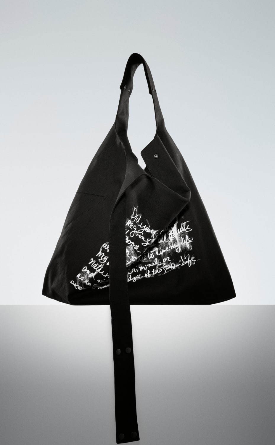 ディスコード ヨウジヤマモトの新作バッグ、“葉”や“結び目”モチーフのレザーショルダーやトート｜写真13