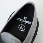 ジョージコックス×ユナイテッドアローズ＆サンズ、特注バックル付きマットグレーのクリーパーシューズ｜写真3